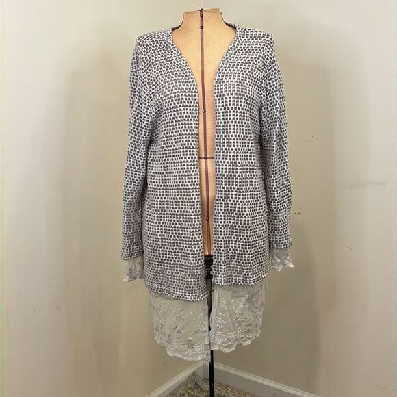 Umgee Lace Trimmed Grey & White Open Cardigan - Size Medium - Picture 1 of 11
